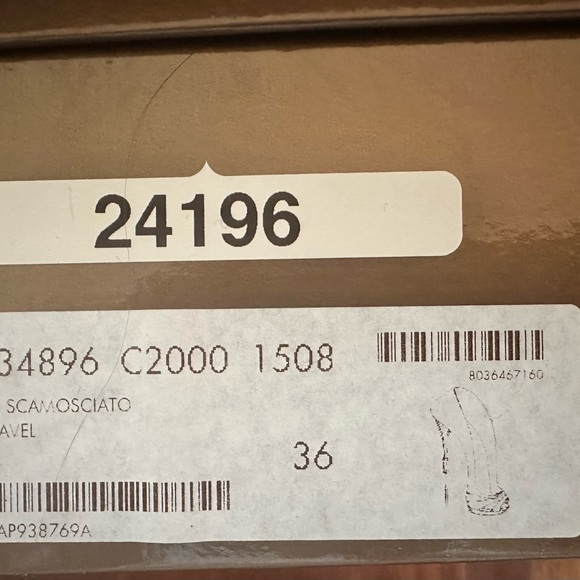 Authentic Gucci Suede Heel - Picture 10 of 10